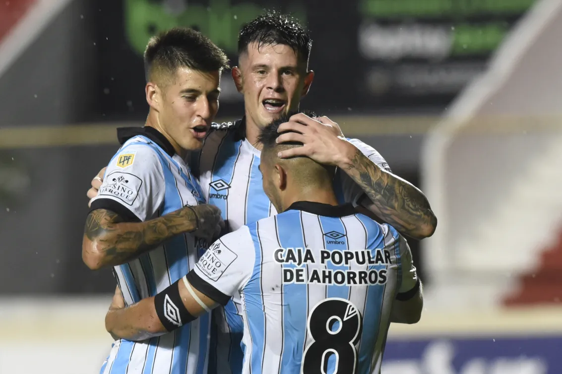 Atlético Tucumán goleó 4-0 a Defensores de Belgrano. 