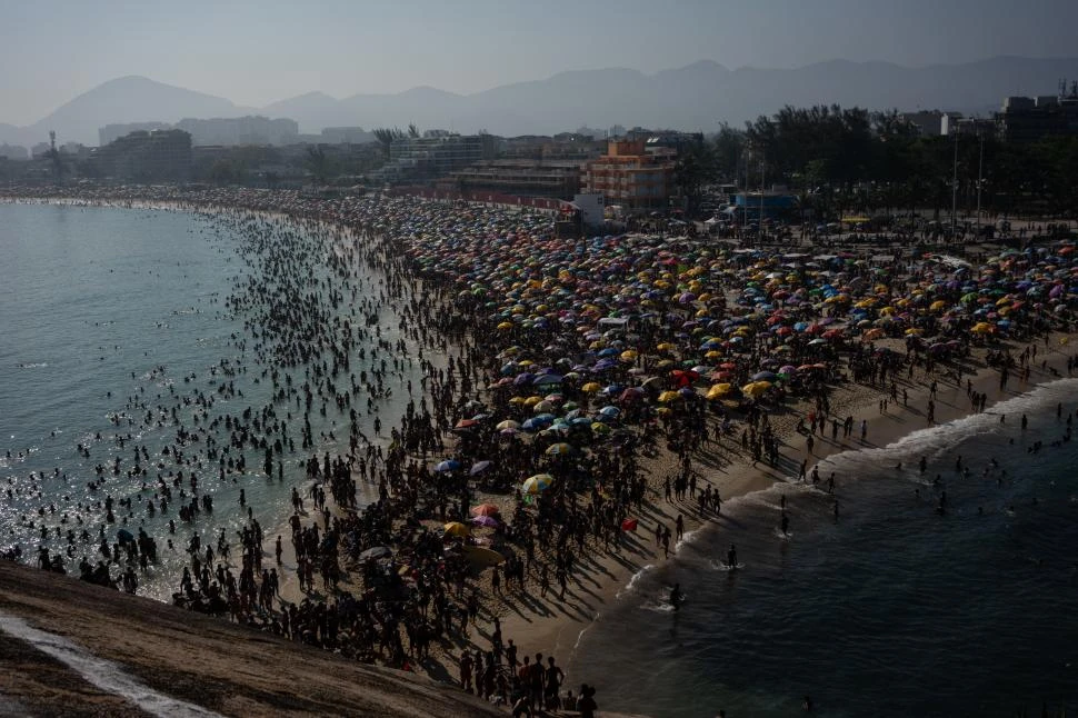 CALOR. Río de Janeiro sufrió temperaturas cercanas a 50°C esta semana.  