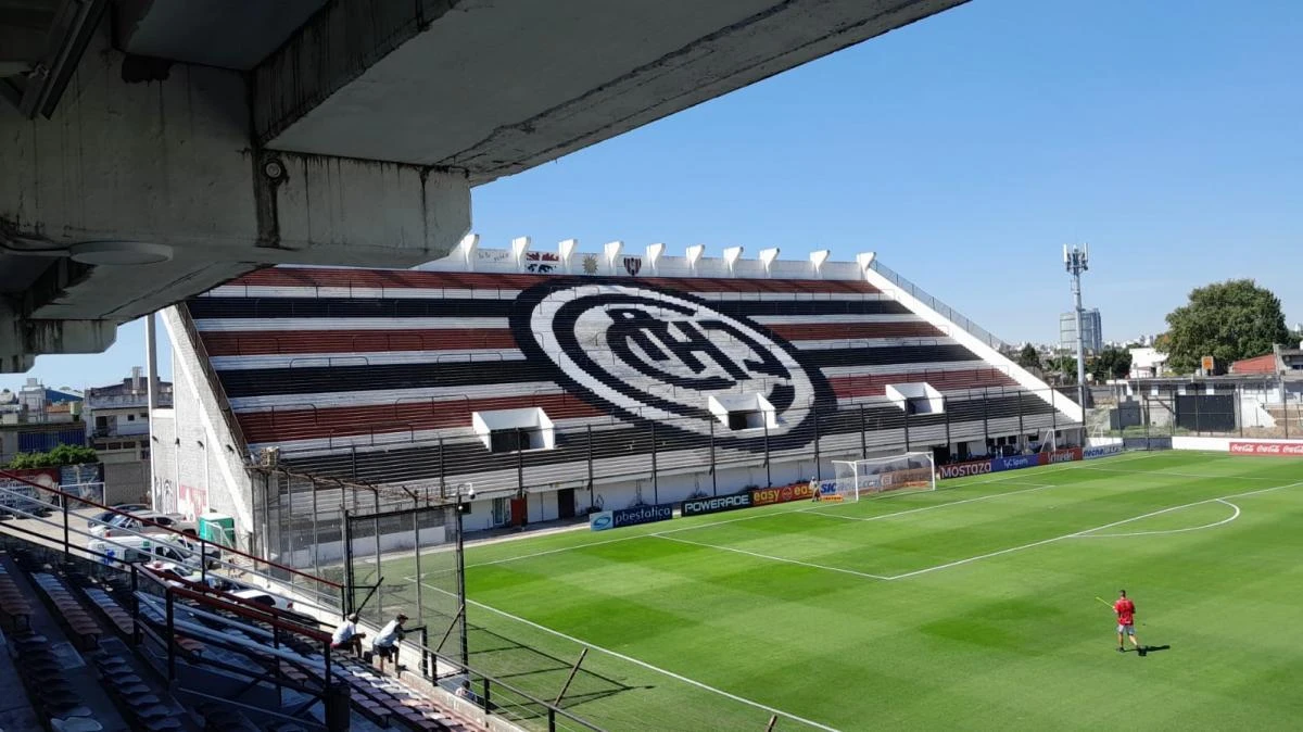 Así está la cancha de Chacarita