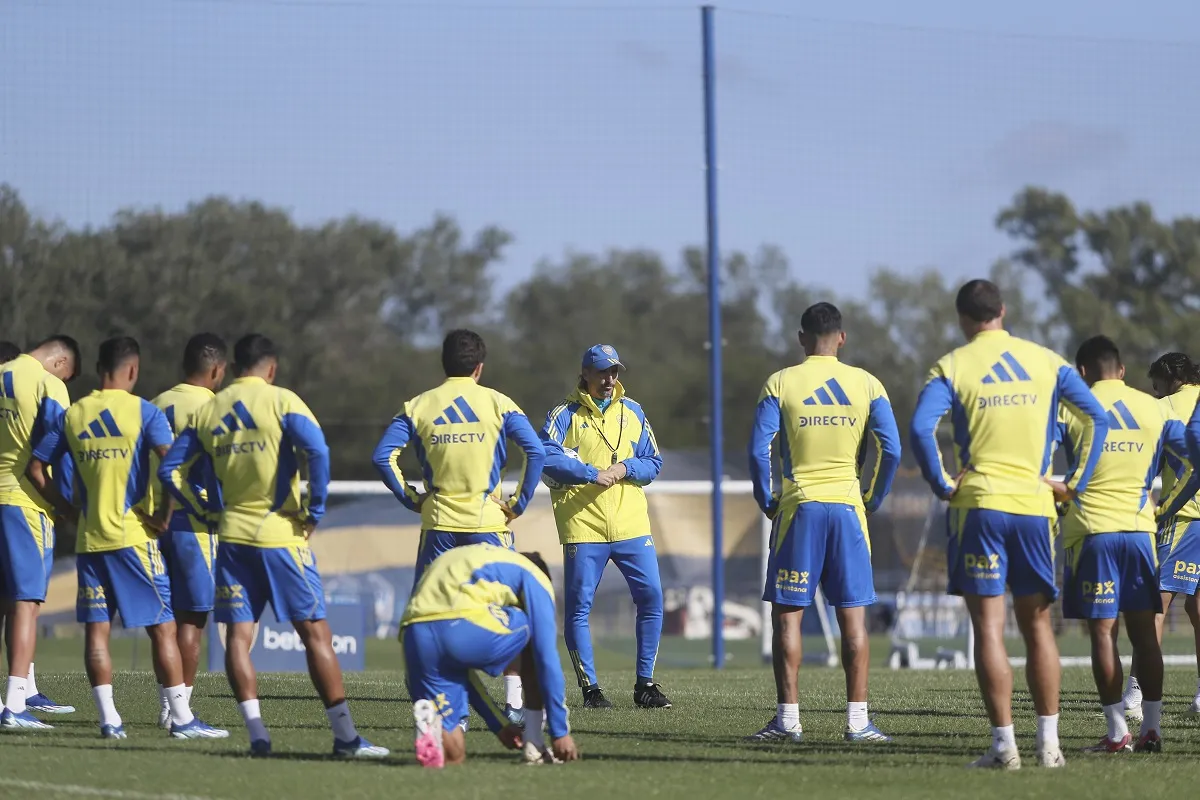 ENFOCADOS. Diego Martínez se mantiene a la espera de recuperar lesionados y del retorno de los futbolistas convocados a sus selecciones. Foto Cabj.