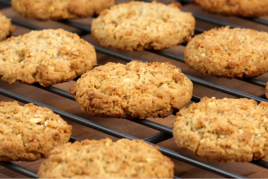 Cómo preparar las galletas de avena, banana y maníes.