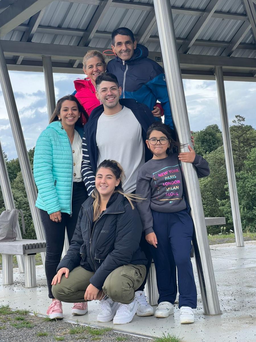 PASEO. La familia del entrenador en uno de las zonas recreativas de Sankt Pölten.