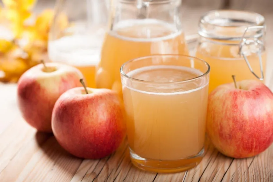 Tomar vinagre de manzana antes de dormir ayuda a conciliar el sueño