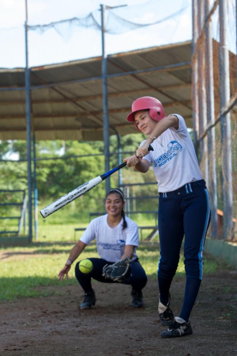 Las mellizas de “oro”: tienen los mejores promedios en el colegio y llegaron a la selección argentina de softbol