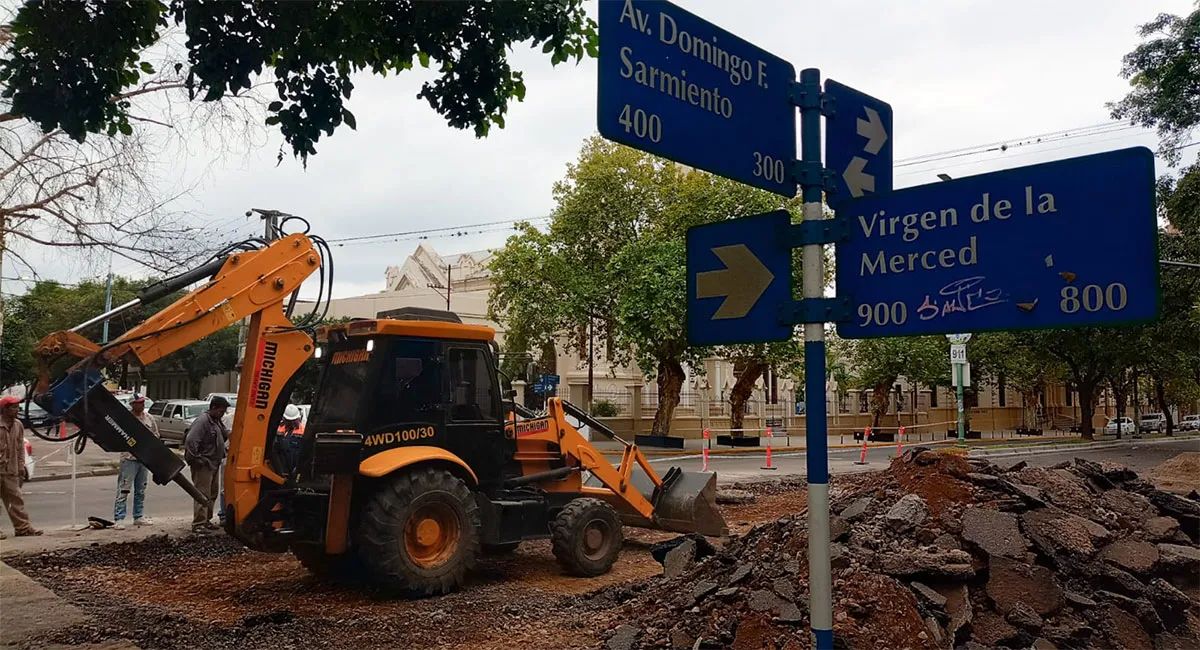 EN BARRIO NORTE. La principal obra dentro de las cuatro avenidas está en Sarmiento y Virgen de la Merced.