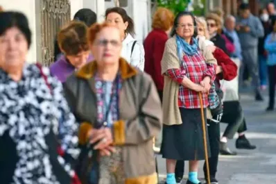 Jubilaciones y pensiones de abril se pagarán en dos tramos: ¿qué pasará con el bono de $70.000?