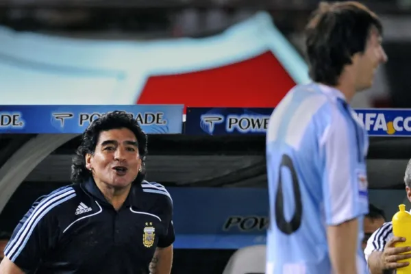 Se cumplen 15 años del debut oficial de Maradona como DT de la Selección y de Messi con la “10”