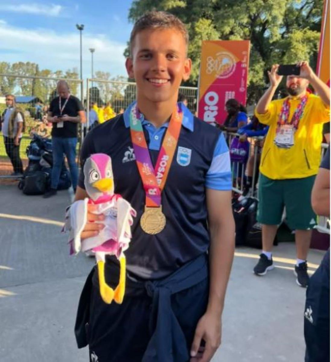 MEDALLISTA. En los Juegos Suramericanos de la Juventud, en la modalidad hockey 5, ganó el oro con Los Leoncitos