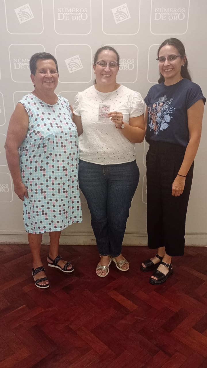 CON SUS AFECTOS. María Soledad Soria, con su madre y su hermana.