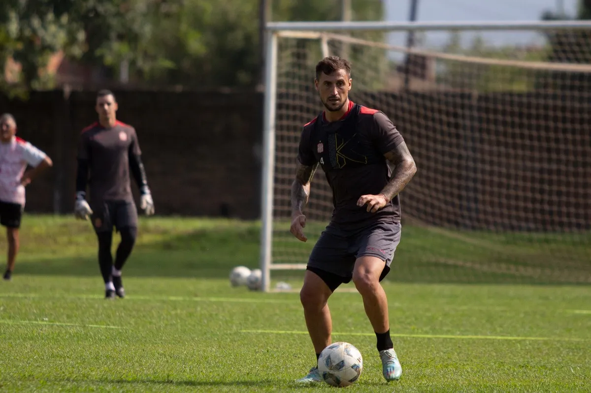 RODAJE. Guillermo Ferracuti formó parte del equipo titular durante el fútbol reducido, en el complejo Natalio Mirkin. Foto Casm.