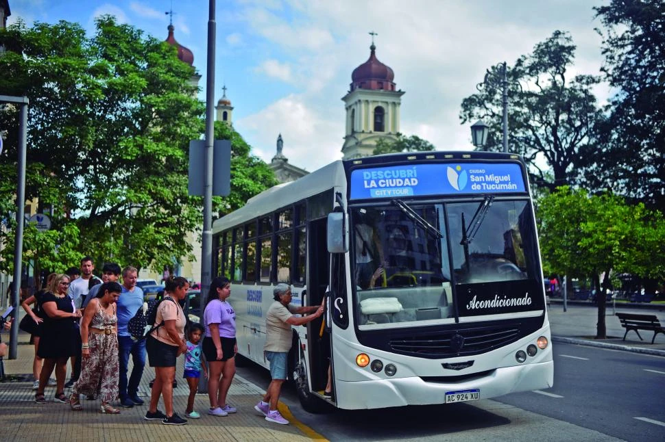 EN FUNCIONAMIENTO. El Bus tiene capacidad para 40 personas y posee códigos QR con información. 