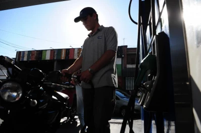 Aumentaron los combustibles por sexta vez en el año: así quedaron los precios en Tucumán