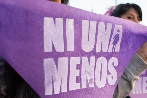 Rompió un portón a patadas para golpear a su ex: terminó detenido