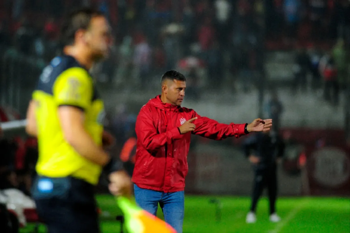 ALEGRE. Diego Flores no ocultó su alegría por el triunfo de San Martín de Tucumán contra Chaco For Ever. Foto de Diego Araóz/LA GACETA.