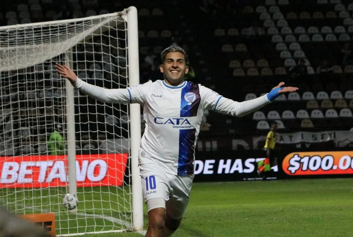 GOLEADOR. Hernán López Muñoz celebra el gol que le permitió a Godoy Cruz pasar a la siguiente ronda. Foto tomada de X.