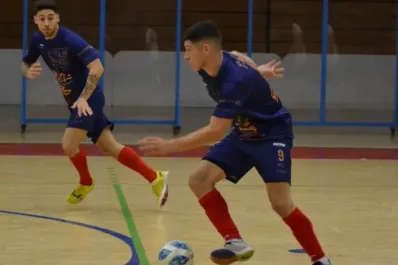 Gracias a un compilado de jugadas que subió a YouTube, fue contratado por un equipo de futsal italiano