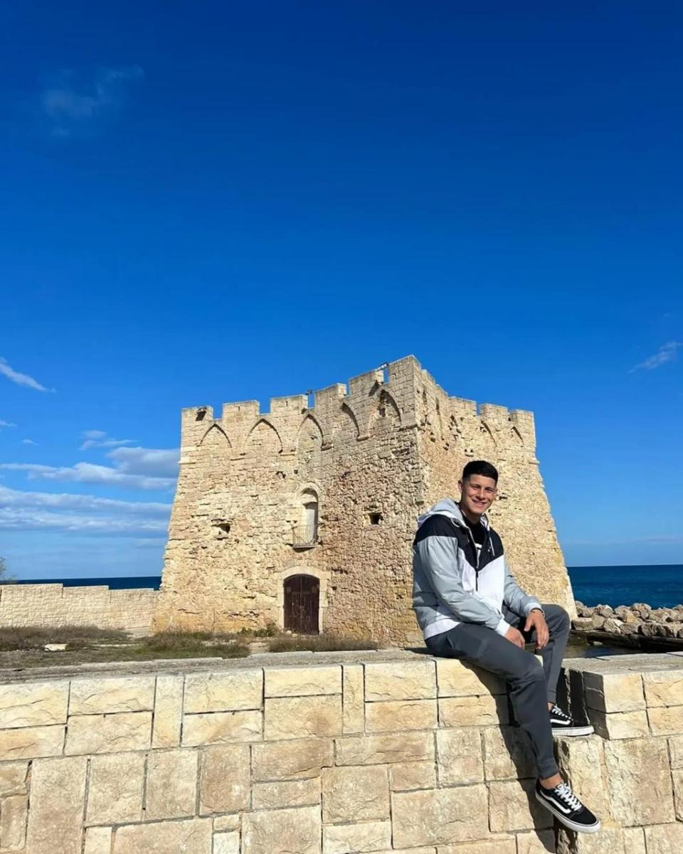 Gracias a un compilado de jugadas que subió a YouTube, fue contratado por un equipo de futsal italiano