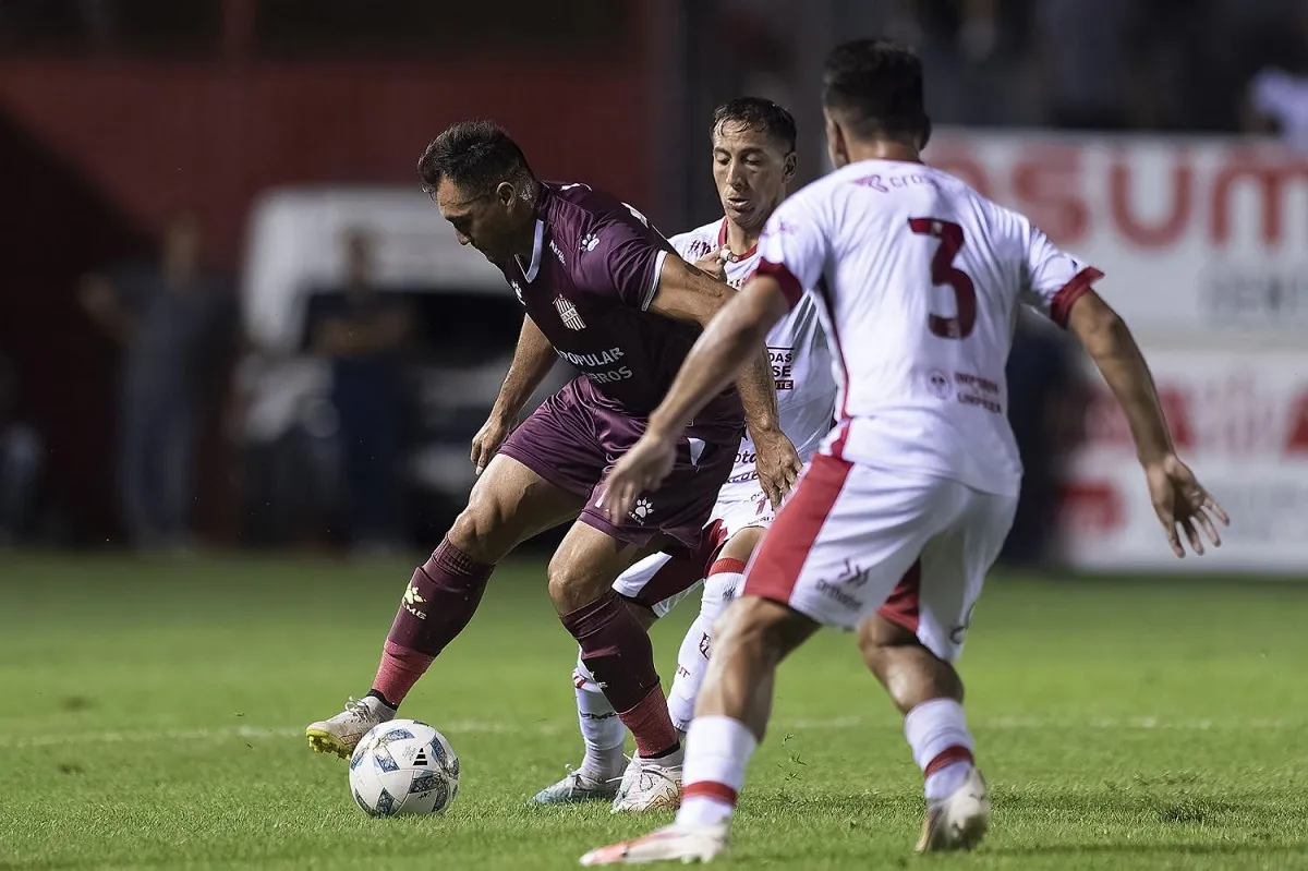 CLAVE. Gonzalo Rodríguez ingresó en el complemento de Talleres Remedios de Escalada y brindó la asistencia del segundo a Junior Arias. Foto de Matías Nápoli Escalero/ESPECIAL PARA LA GACETA. 