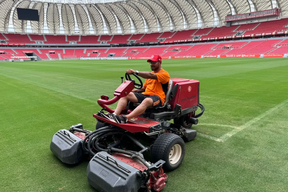 CONFIANZA. Chacho Coudet contrató a Aciar para que trabaje en el campo de juego en Inter de Porto Alegre.