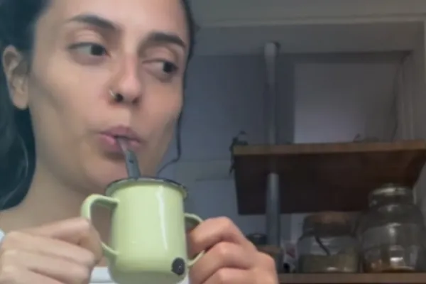 Mate sin yerba: de qué se trata esta moda que es furor en la redes