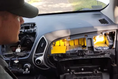 Descubren más de 67 kilos de cocaína acondicionados en diferentes sectores de dos vehículos