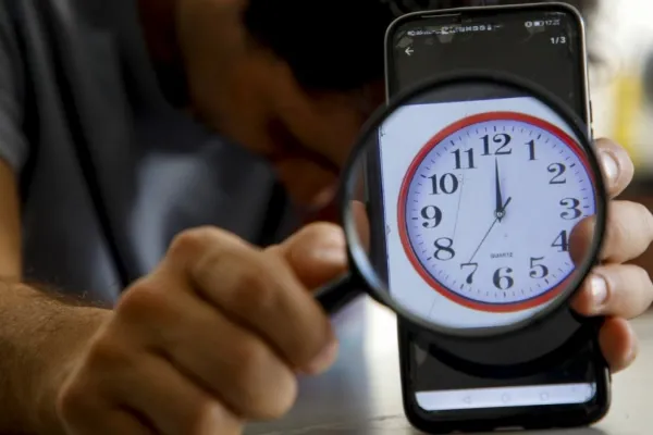 Proponen cambiar la hora en la Argentina: qué dice el proyecto de ley