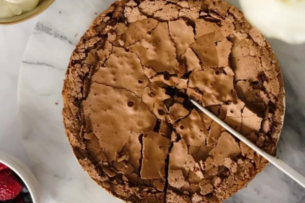Sin harina y sin manteca: la mejor torta de chocolate con solo tres ingredientes