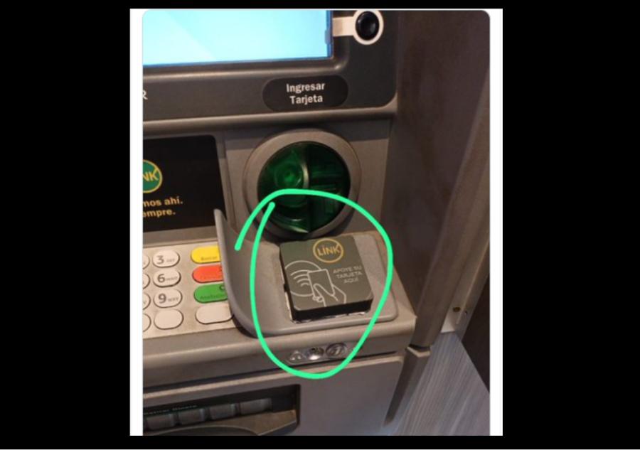 El dispositivo colocado en un cajero automático de la Ciudad de Córdoba.