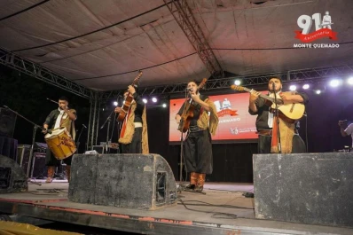 Carperos lleva al escenario el folclore tradicional