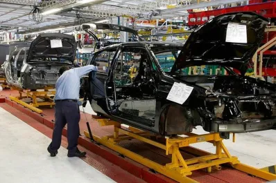 Autos: la producción nacional registró una caída de casi el 30% en marzo