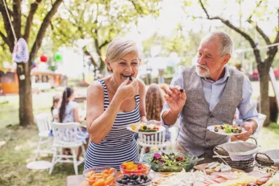 Nunca es tarde: cambiar nuestra alimentación a los 40 puede alargar hasta diez años nuestra vida, según un estudio
