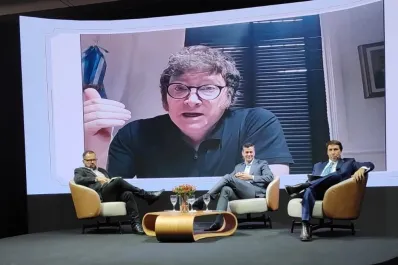 Milei habló por primera vez de su reelección y se peleó con un periodista que sugirió que su gobierno podía terminar mal