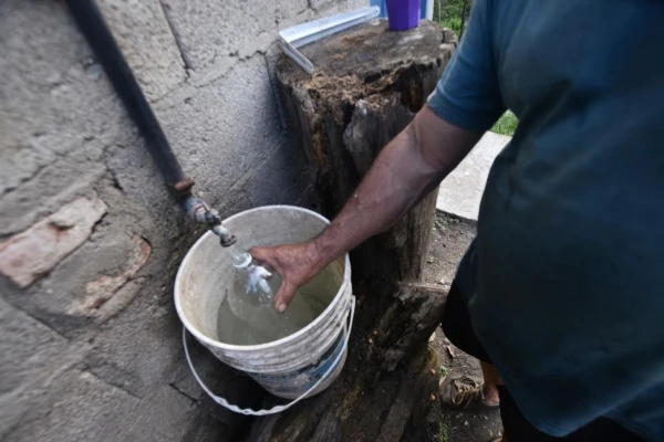 Funcionarios refutan a dos ediles por las críticas a la suba del agua