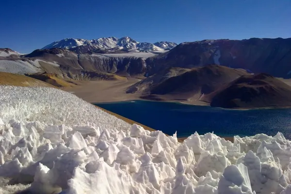 Fin de semana largo: descubrí un destino con volcán y espejo de agua inolvidables