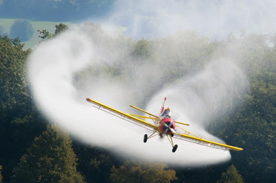 EFECTIVIDAD. Durante un día, un solo avión puede llegar a fumigar una ciudad del tamaño de Rosario (Santa Fe).