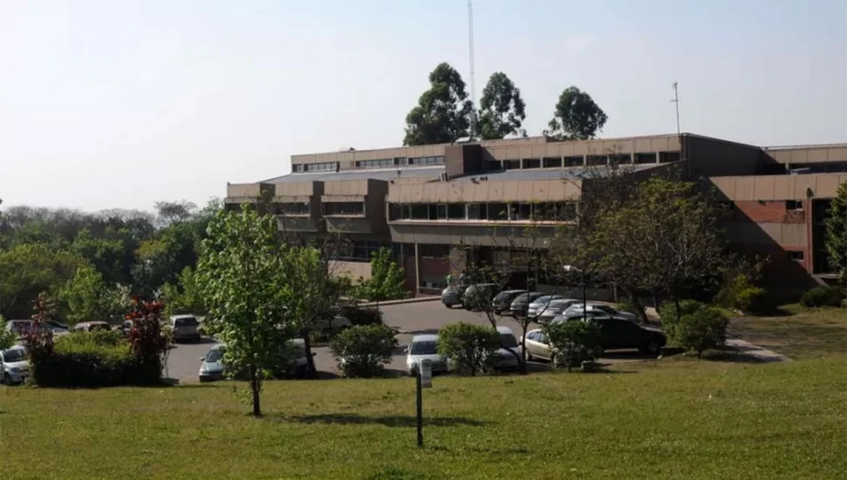 EN ZONA GRIS. Un grupo de padres pide que los alumnos de la Escuela de Agricultura y Sacarotecnia reciban el boleto gratuito.