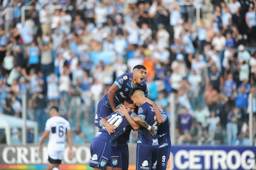 ALEGRÍA. Atlético ganó su partido ante Gimnasia con justicia. Foto: Diego Aráoz - LA GACETA