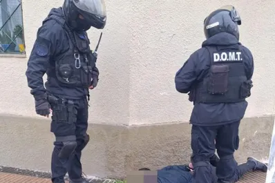 Diez presos limaron los barrotes de la celda y se fugaron de una comisaría de la capital