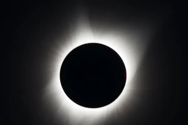 Eclipse solar: los impactantes videos del fenómeno astronómico más esperado del año