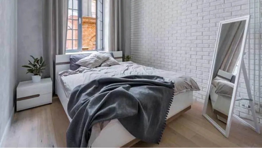 ¿Por qué es malo dormir con los pies hacia la puerta?