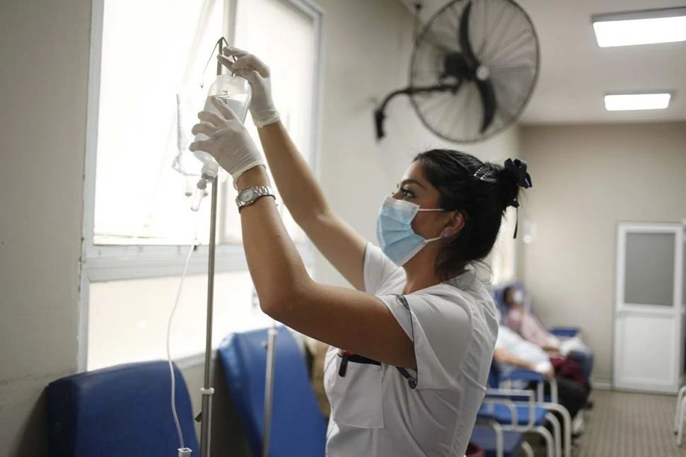 HIDRATACIÓN. Los hospitales están llenos de pacientes que necesitan suero.