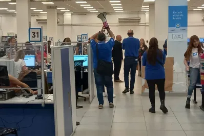 Atención reducida en la Anses debido al paro nacional contra los despidos y el cierre de oficinas