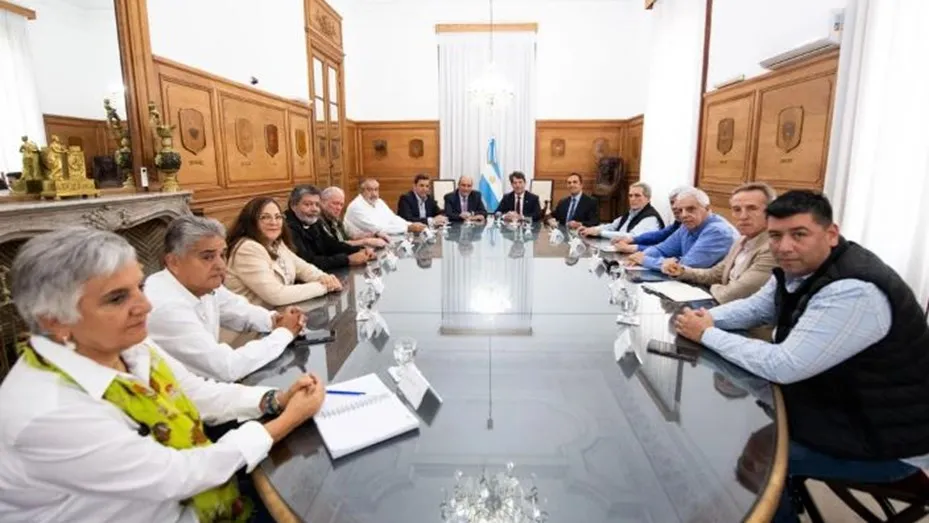 El Gobierno se reunió con la CGT en medio de tensiones por la reforma laboral y la amenaza de un paro