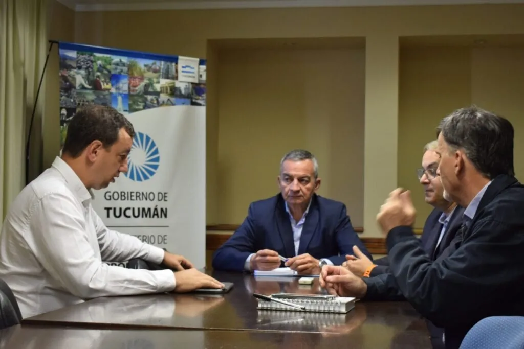 Reunión entre funcionarios del Gobierno y la Unión Industrial de Tucumán. COMUNICACIÓN PÚBLICA