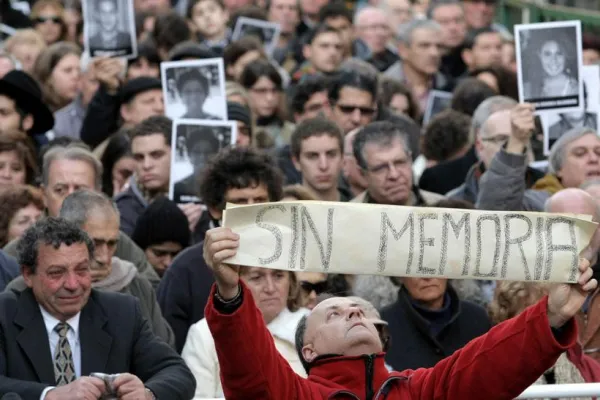 La DAIA evalúa ir a la Corte Penal Internacional contra Irán por el atentado a la AMIA