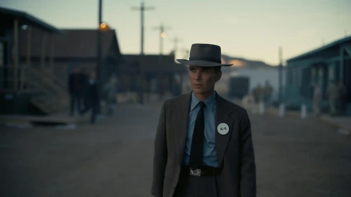 Cillian Murphy interpretando a Robert Oppenheimer