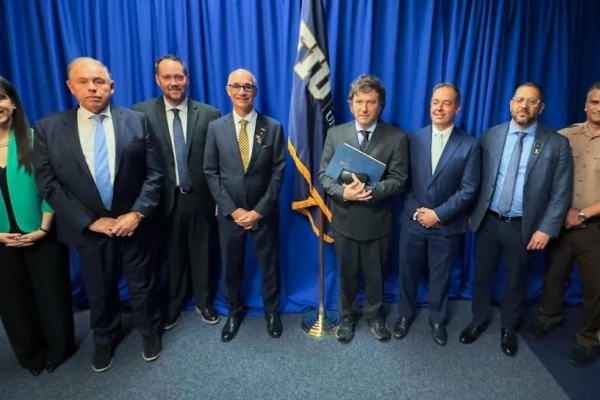 Milei en Estados Unidos: “Embajador de la luz” y entrevista con la ultraderecha