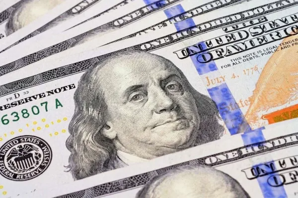 Las razones y consecuencias de la suba del dólar blue: la palabra de un especialista