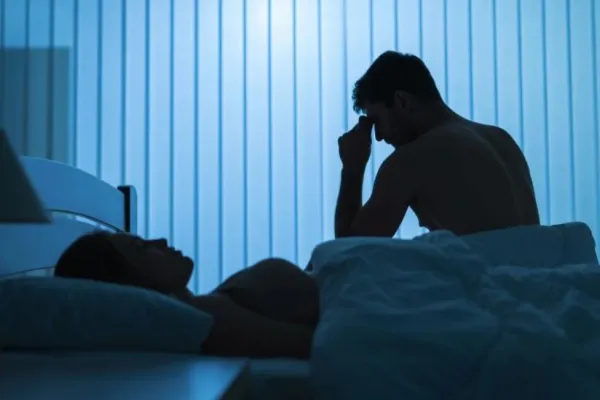 Así se prepara el té de miel y vinagre de manzana para combatir el insomnio y dormir toda la noche