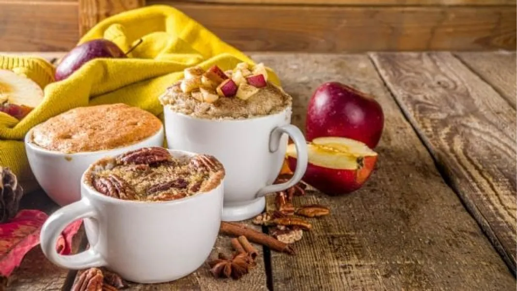 Mugcake de manzana, una torta saludable en taza 